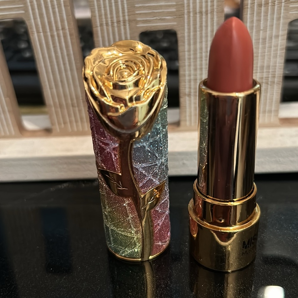 Woman Matte Lipstick - Picture 2 of 5
